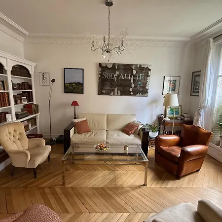 Large Quiet With Balcony In 12 Paris