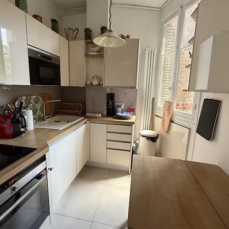 Large Quiet With Balcony In 12 Apartment Paris