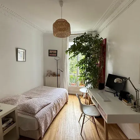 Large Quiet With Balcony In 12 Apartment *